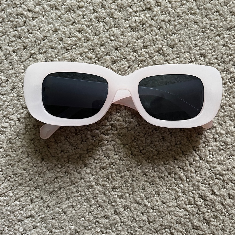Light pink trendy sunglasses